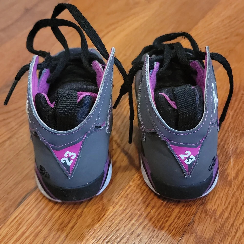 Kids Jordan sneakers - Picture 3 of 7